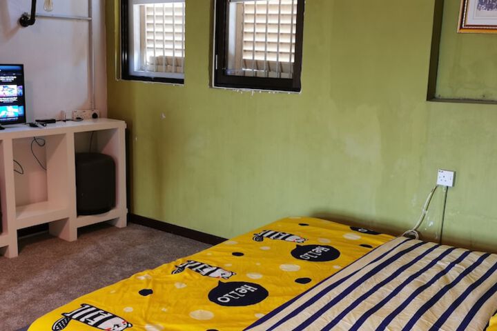Room 6 of 25