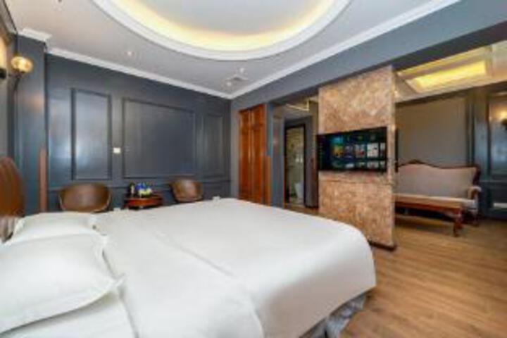 Room 12 of 12