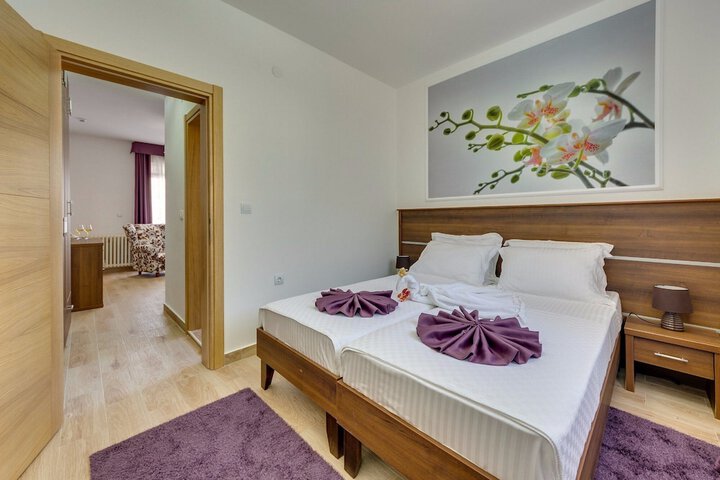 Room 3 of 29