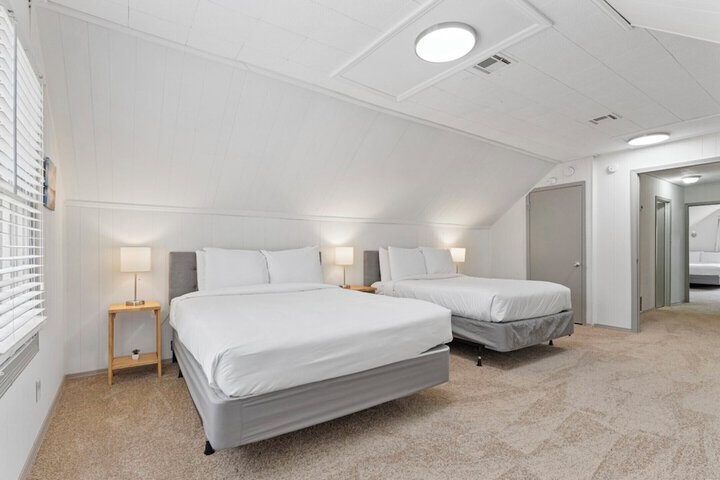 Room 9 of 47