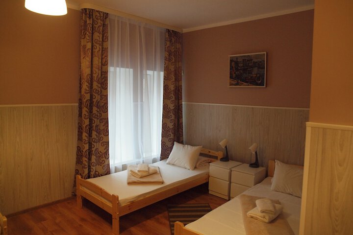 Room 28 of 69