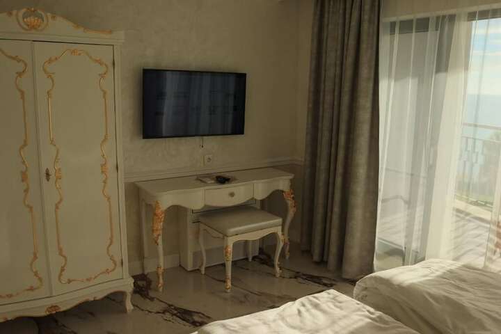 Room 13 of 81