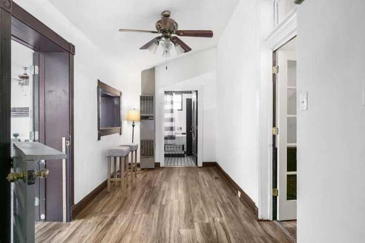 Room 16 of 38