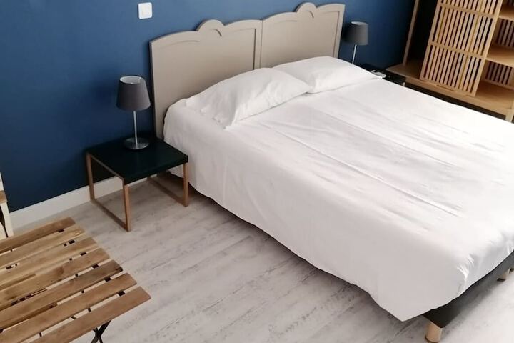Room 16 of 77