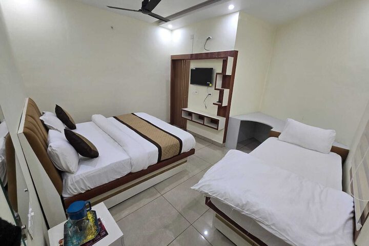 Room 5 of 16
