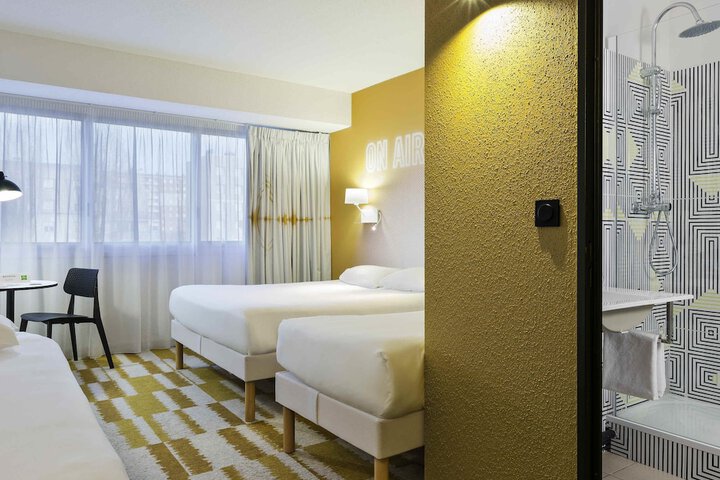 Room 8 of 36