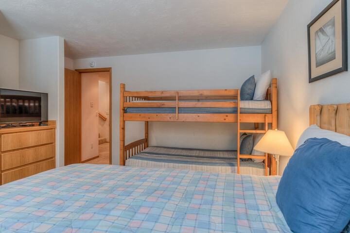 Room 3 of 128