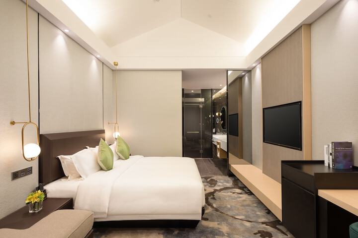 Room 15 of 38
