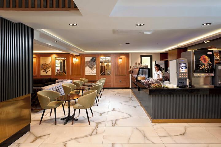 Entrance & Lobby