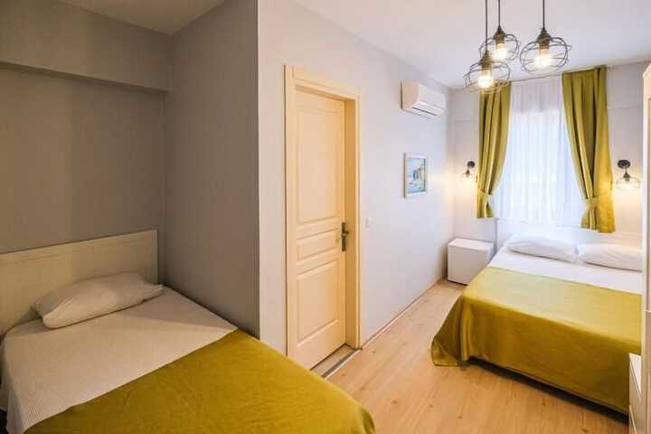 Room 10 of 26