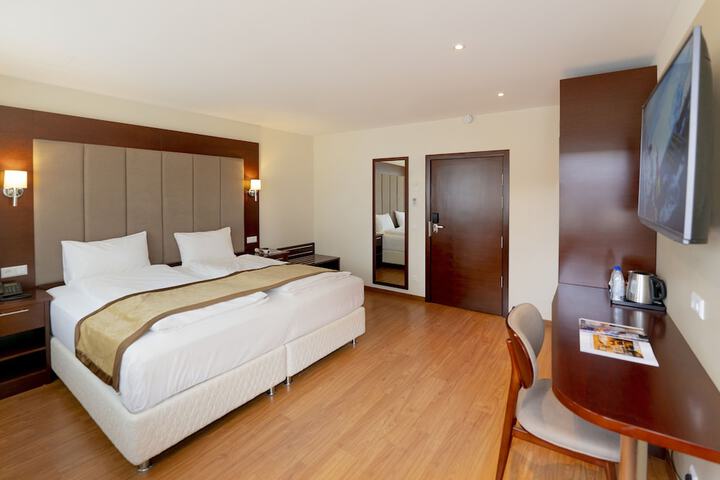 Room 12 of 36