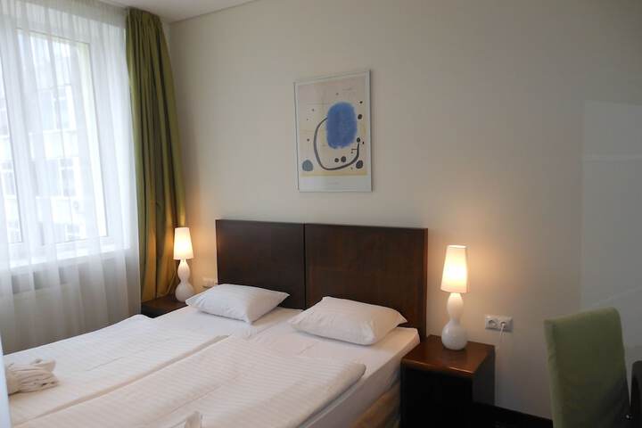 Room 6 of 42