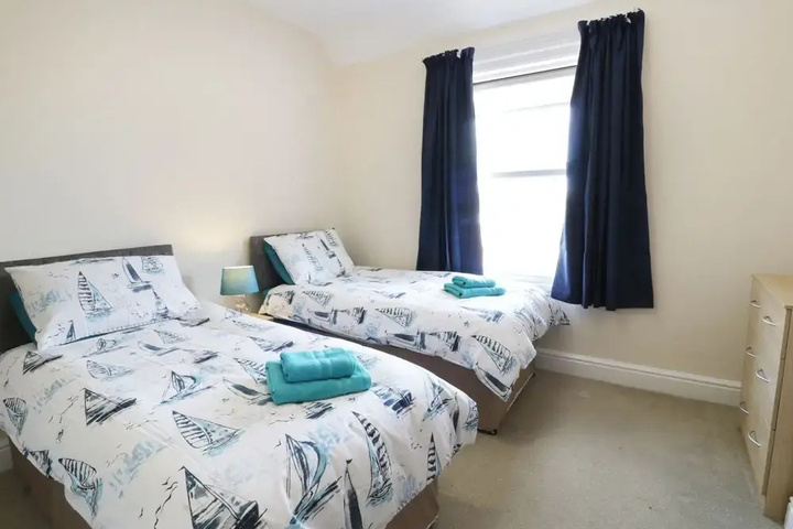Room 4 of 18