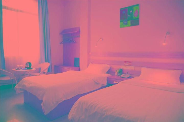 Room 20 of 28