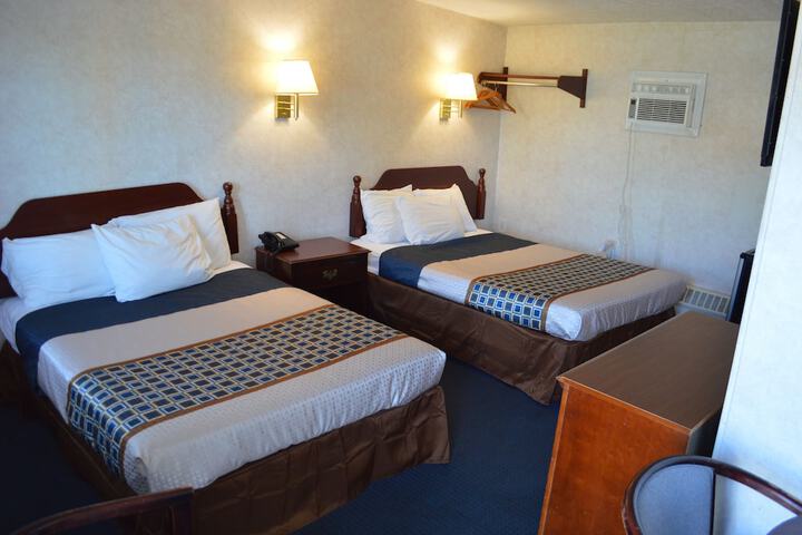 2 Double Beds (11 of 20)