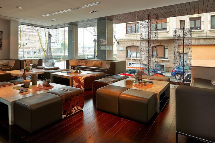 Lounge 50 of 63