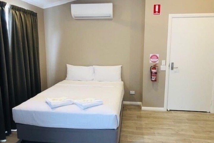 Room 15 of 38