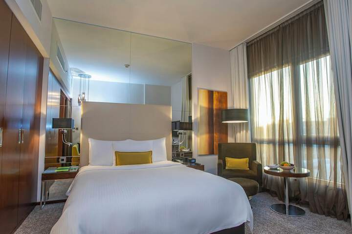 Room 28 of 114