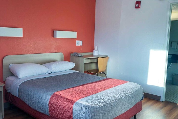 Room 11 of 33