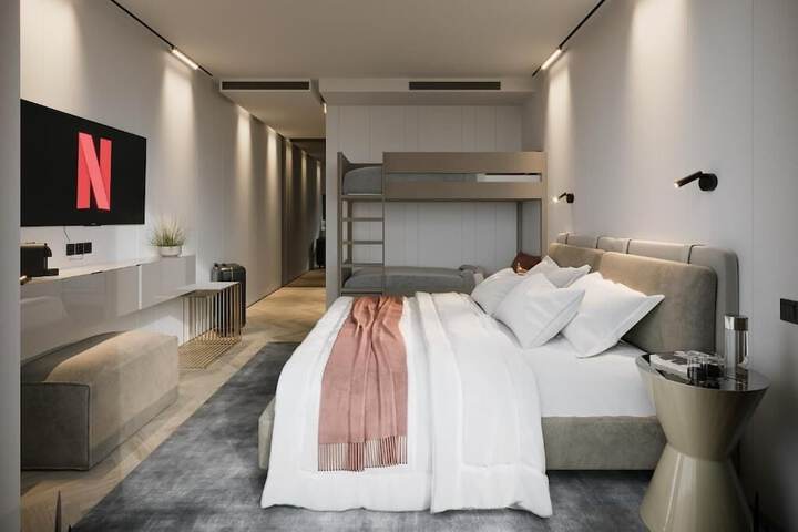Room 3 of 32