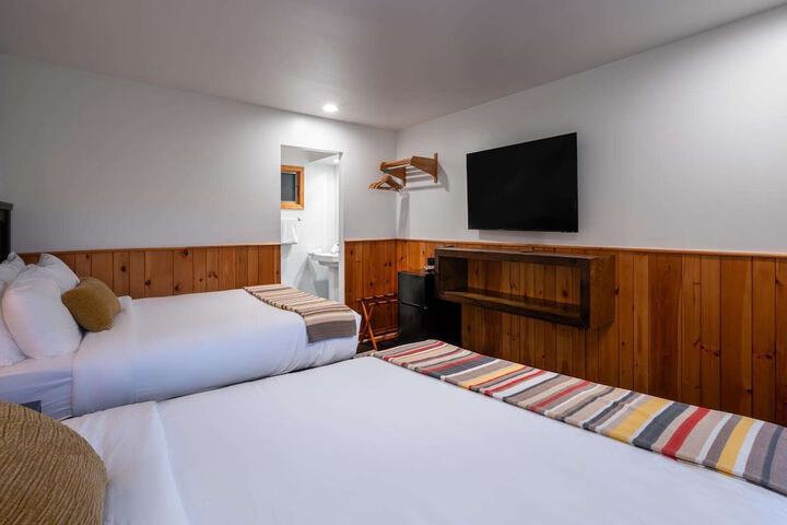 Superior 2 Queen Beds (9 of 9)
