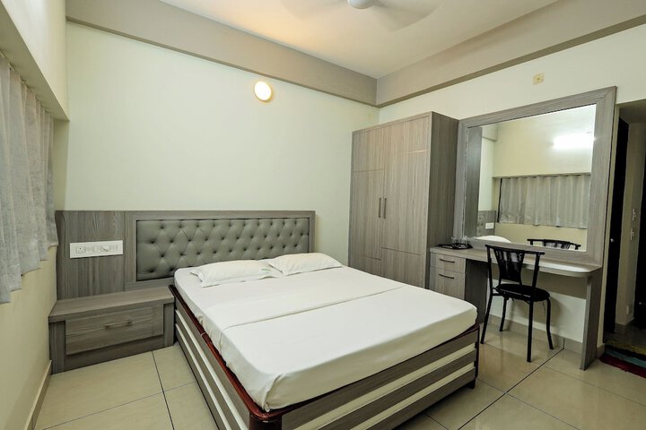 Room 3 of 8