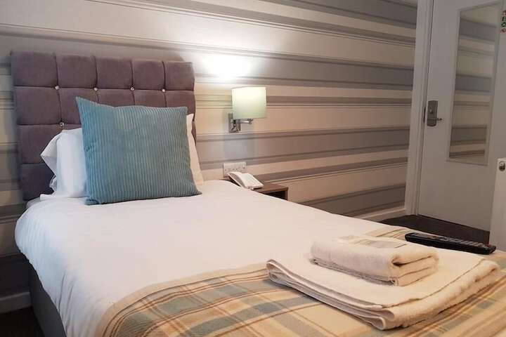 Room 9 of 29