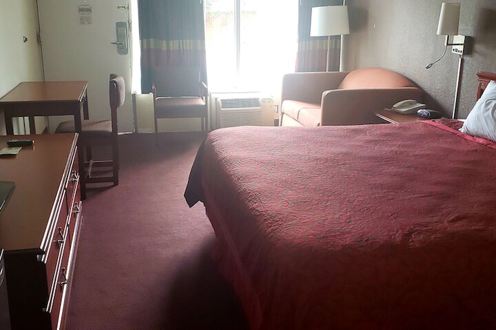 1 King Bed Mobility Accessible (2 of 9)