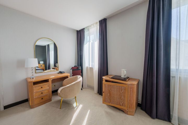 Room 36 of 102