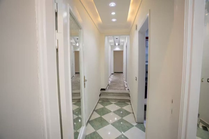 Room 13 of 33