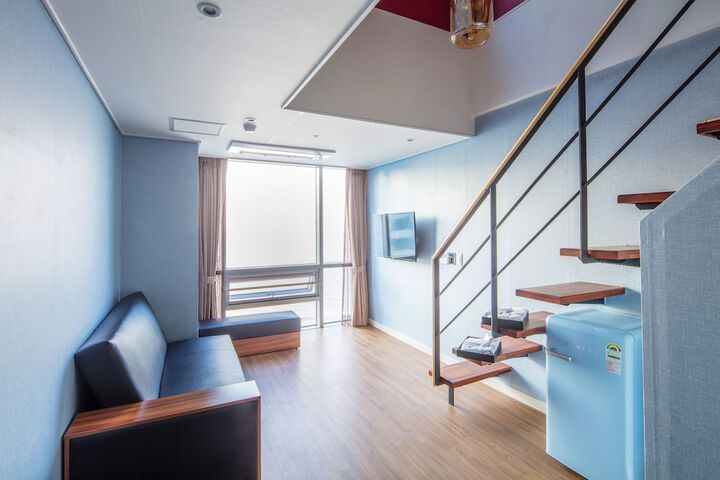 Room 16 of 153