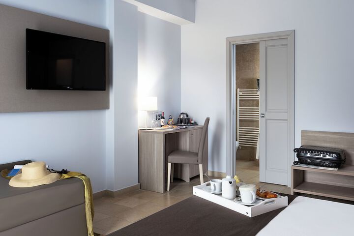 Room 44 of 101