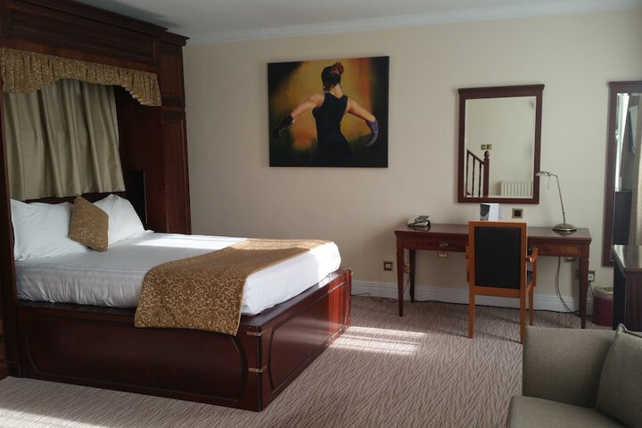 Room 17 of 142