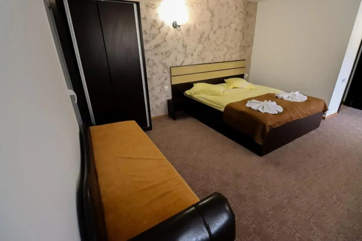 Room 3 of 27