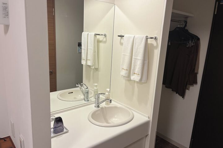 Room 6 of 38