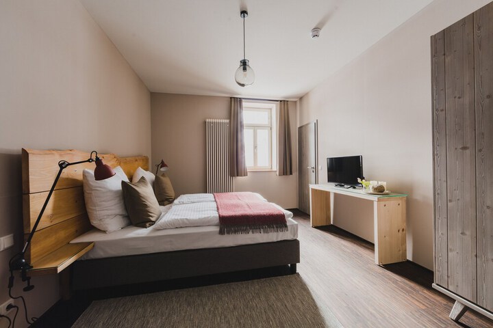 Room 4 of 75
