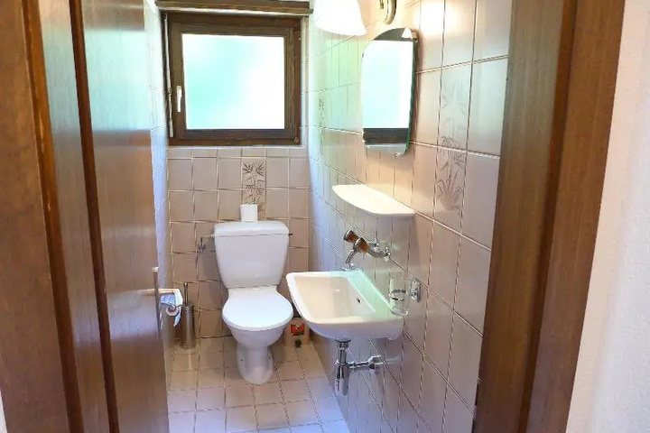 Room 4 of 12