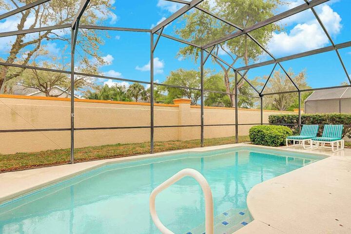 Pool 15 of 28