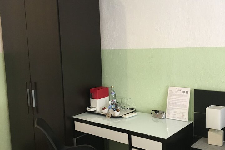 Room 18 of 25