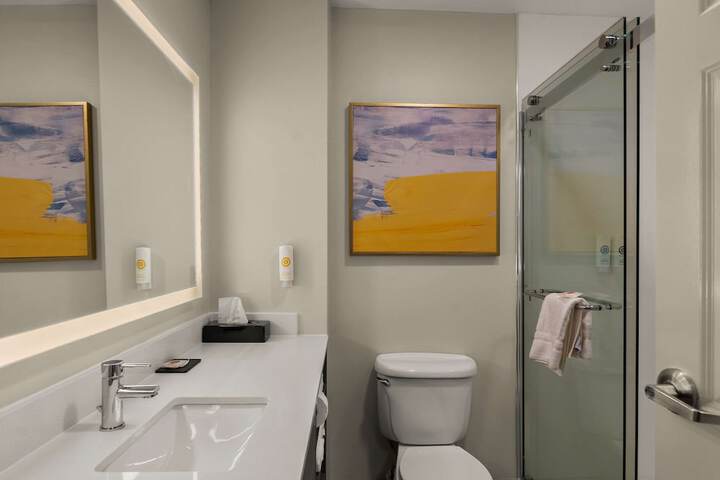 Room 17 of 34