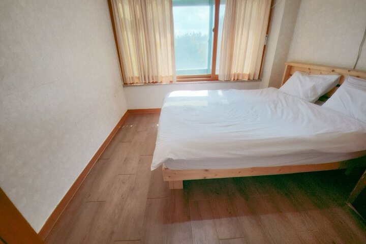 Room 27 of 45