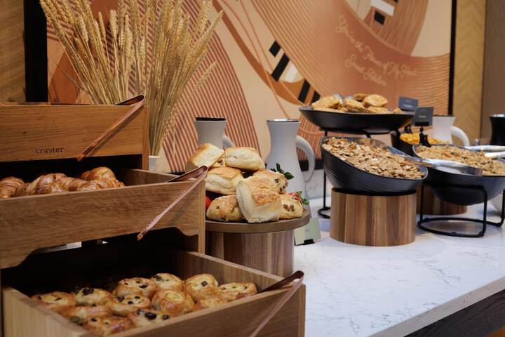 Breakfast/Coffee Service 62 of 102