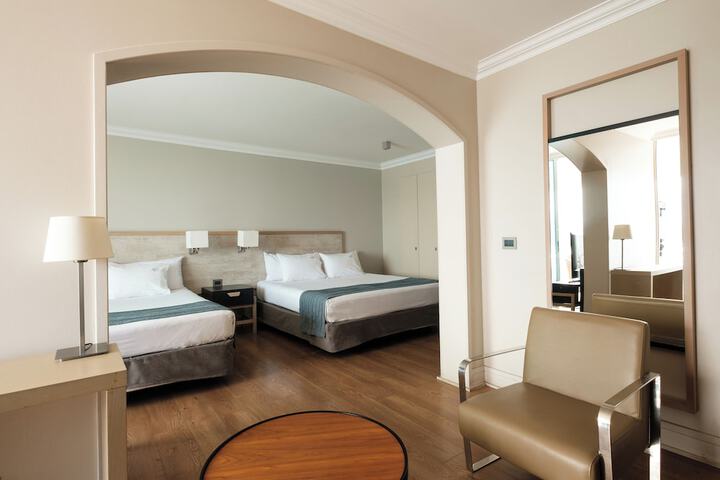 Room 6 of 75