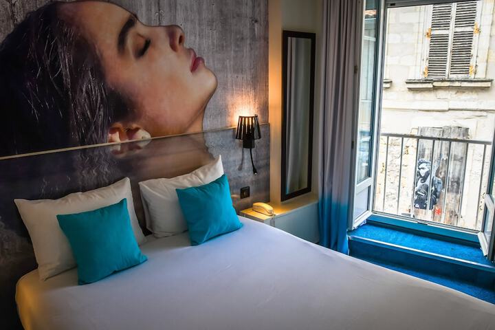 Room amenity
