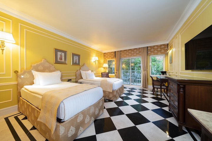 Room 33 of 186
