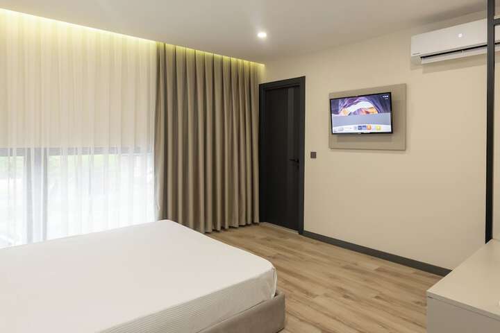 Room 57 of 111