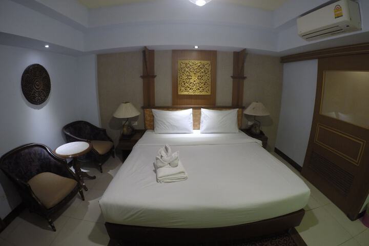 Room 5 of 77