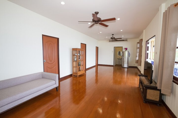 Room 13 of 42