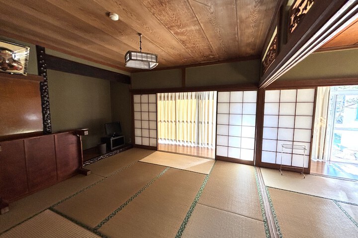 Room 4 of 15