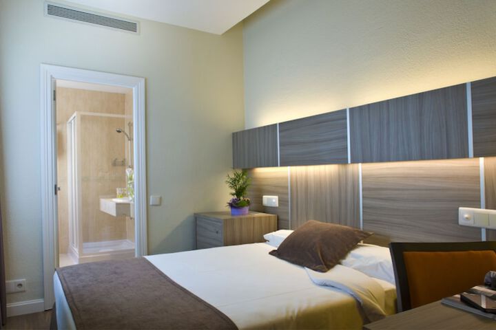 Room 3 of 34